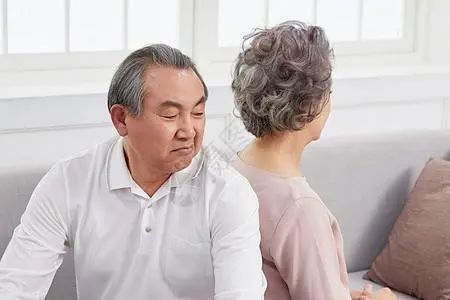 人老了，不在于运动，年过“60”，牢记5条长寿准则