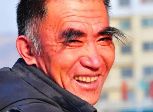 男性50岁之后眉毛突然变长，说明了什么？多数人或还蒙在鼓里