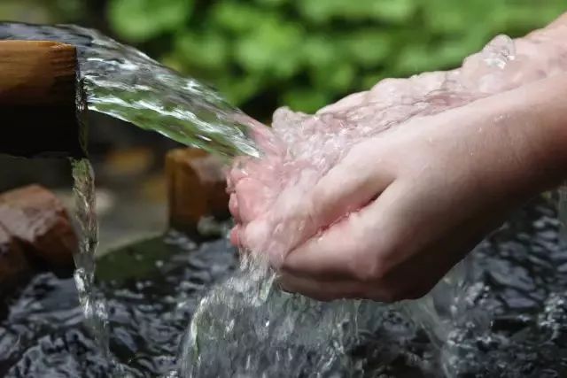 每天喝矿泉水与每天喝纯净水，有什么区别？