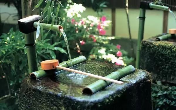 做人要像水一样，永远都有出路！