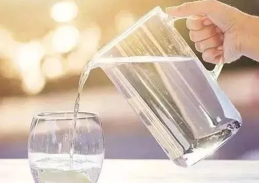 肠寿”才能“长寿”，每天5杯水，肠癌风险降低50%!【每天一个冷知识系列（29）】